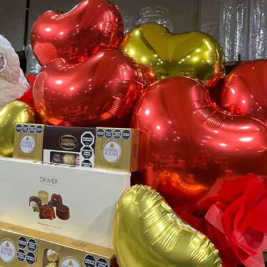 Box peluche corazon te amo con chocolates y globos xxl 